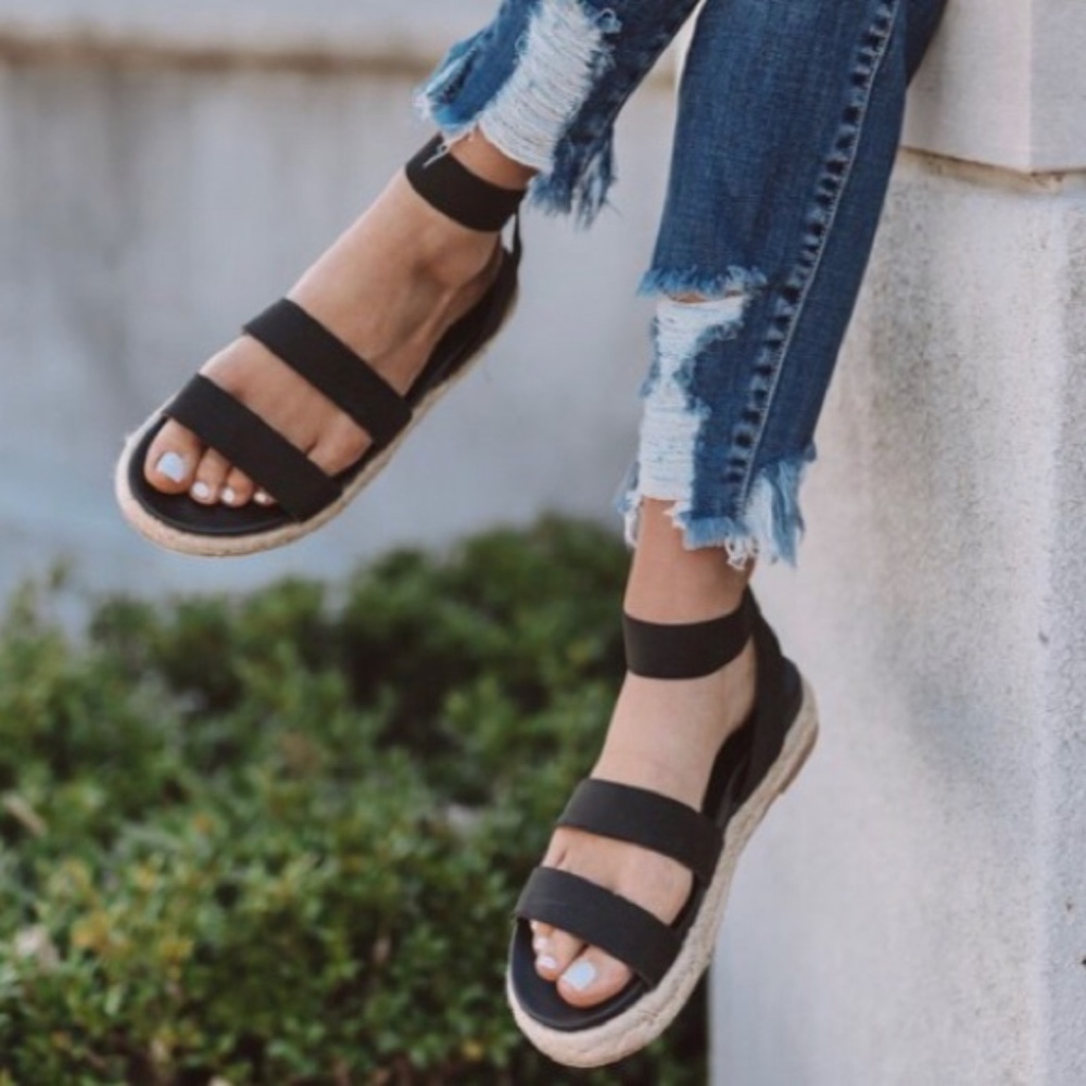 Cute black lightweight summer sandals